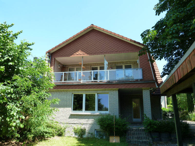 *** 2-Zimmer-Dachgeschoss-Wohnung mit großem Balkon & kleiner Garage ***, 21629 Neu Wulmstorf