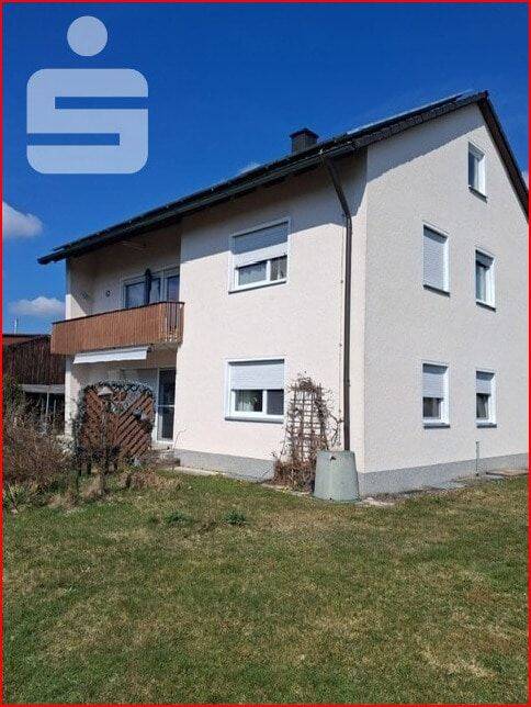 Solides Zweifamilienhaus mit PV-Anlage, Doppelgarage, großem Garten und attraktiven Mieteinnahmen, 92729 Weiherhammer