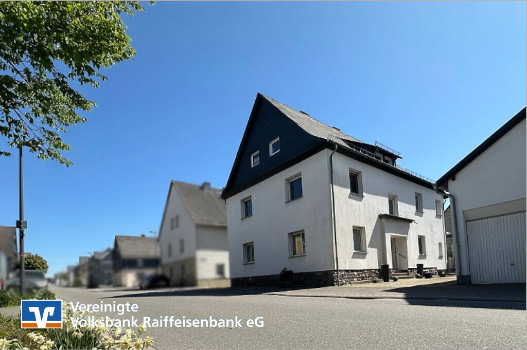Schönes Einfamilienhaus mit Ausbaupotenzial und Scheune in Argenthal, 55496 Argenthal