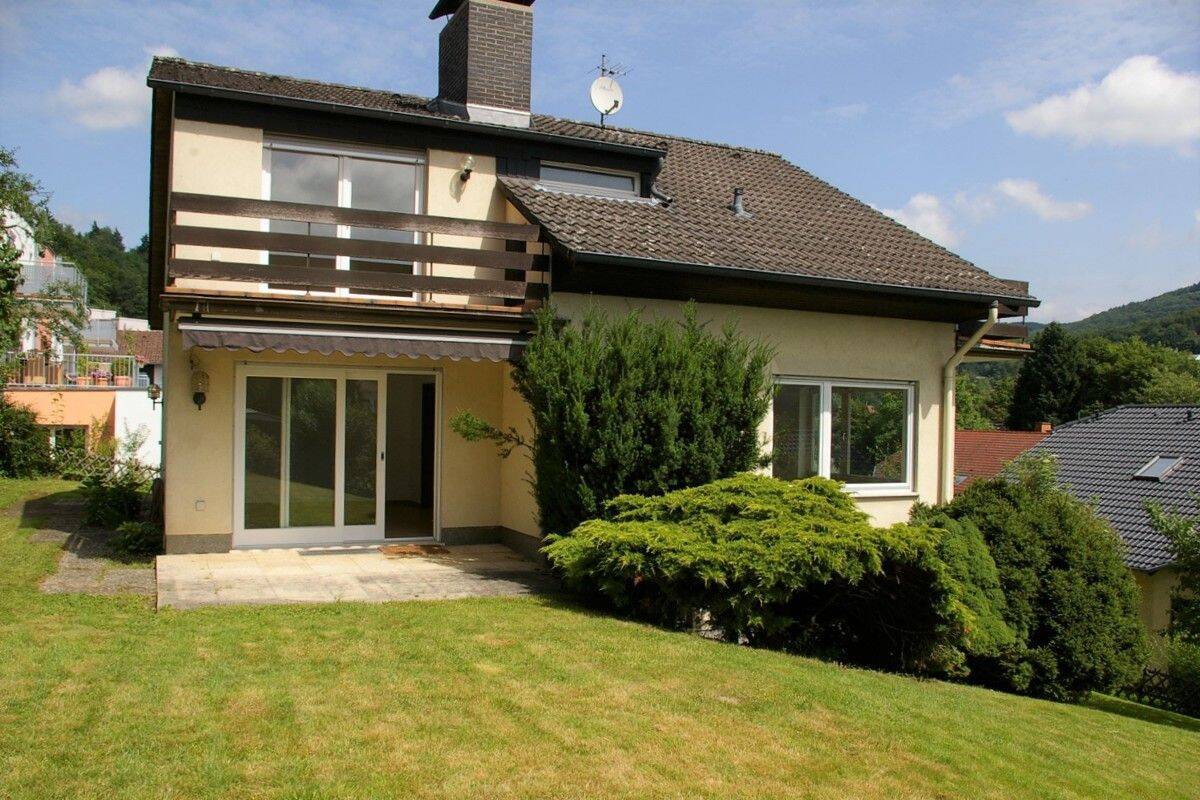 Freistehendes EFH mit Einliegerwohnung und großem Garten in ruhiger Lage, 65817 Eppstein