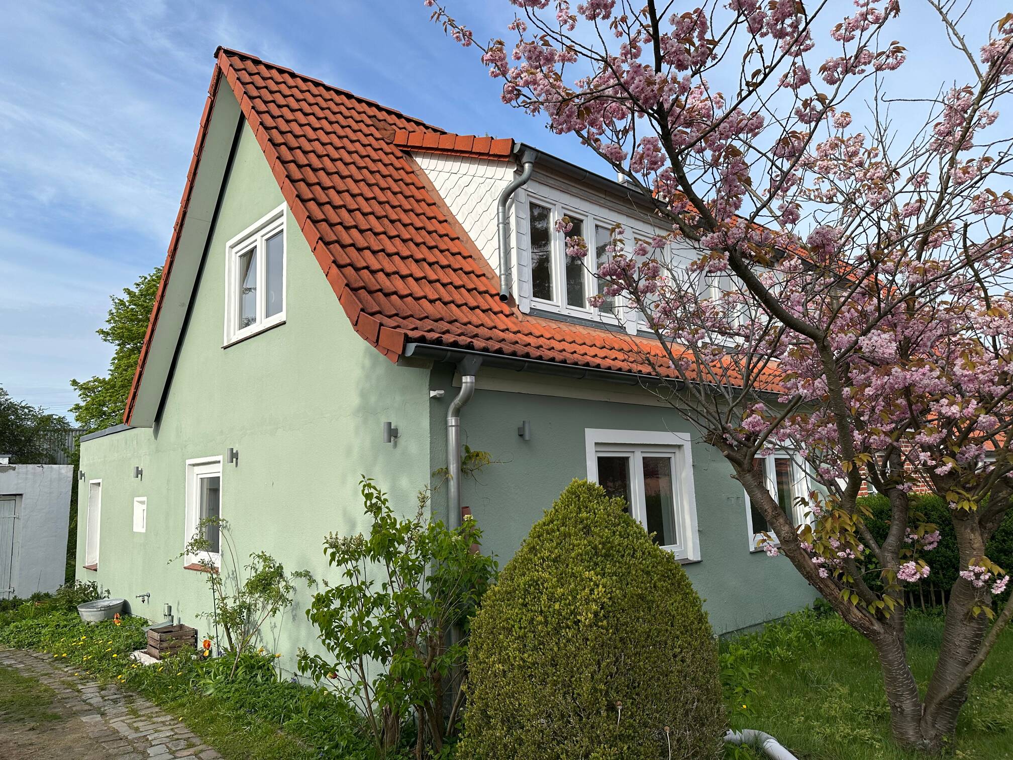 Kernsaniertes Haus mit großem Garten, 22549 Hamburg (Altona Bahrenfeld Lurup Osdorf)