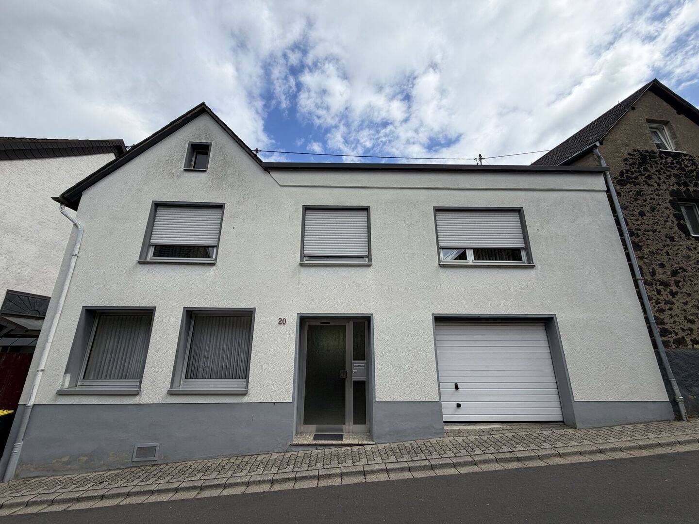 Charmantes Wohnhaus mit viel Platz und kleinem Garten in zentraler Lage von Ochtendung, 56299 Ochtendung