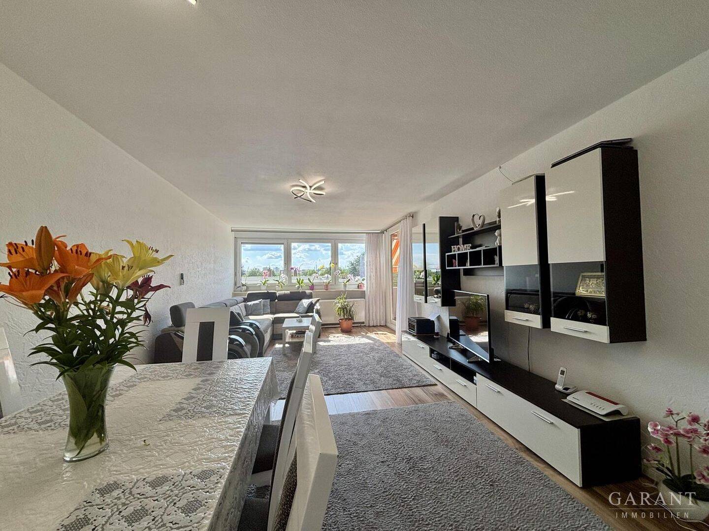 Bezugsfertige, modernisierte 3 Zimmer-Wohnung in Bestlage mit Balkon, Garage und Aufzug, 71067 Sindelfingen