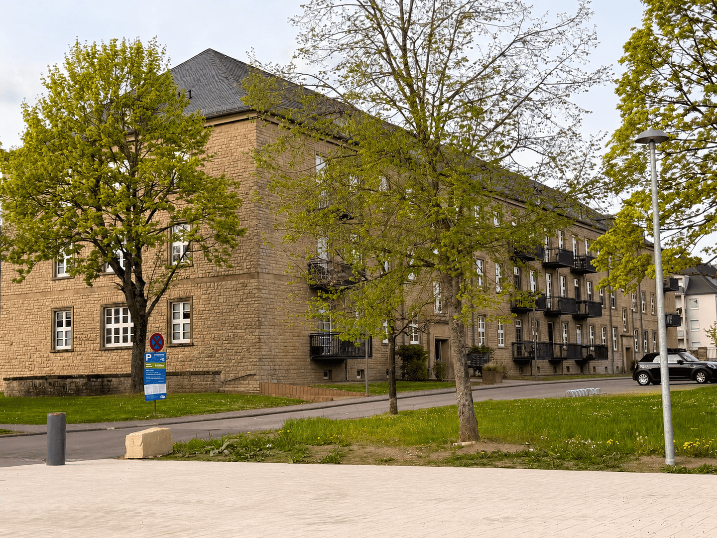 Frei ab sofort / Behindertengerechte 2 – Zimmer-Wohnung im 1. Obergeschoss mit Aufzug / Einbauküche / Balkon, 54634 Bitburg