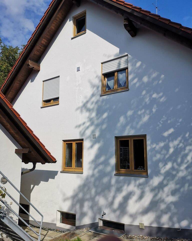 Sehr gepflegte 2-Zi.-Dachgeschosswohnung mit Einbauküche in Bahnhofsnähe., 85416 Langenbach