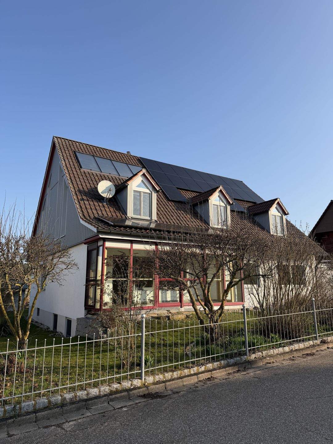 Sofort einziehen & Wohlfühlen – Modernes Zweifamilienhaus in Herrieden-Rauenzell, 91567 Herrieden