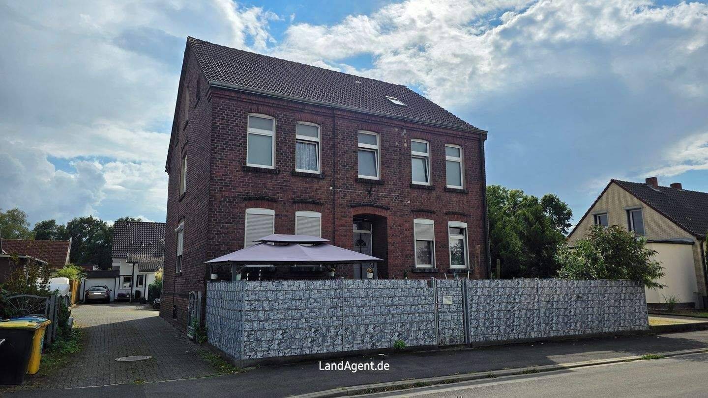 ***Dreifamilienhaus mit Potenzial zur Mietsteigerung*** ca. 247m² Wfl. mit Garten und Stellplätzen in Kamen-Heeren-Werve, 59174 Kamen
