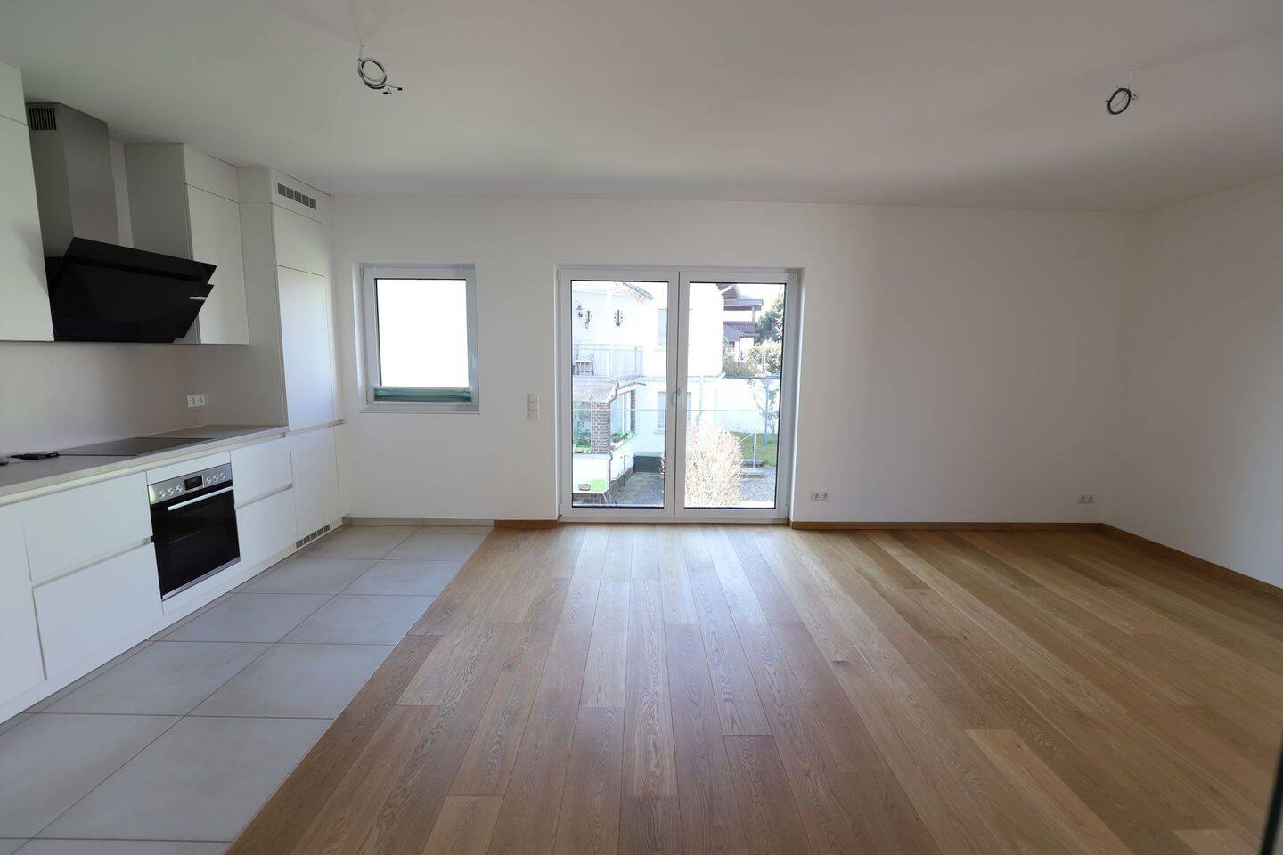 Energiesparend ! Moderne EG-Wohnung mit, TG-Stellplatz, Wall-Box für E-Auto und Wärme-Luftpumpe, 64380 Roßdorf