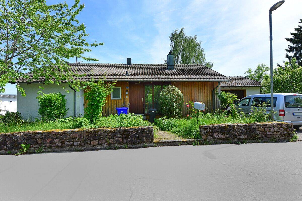 Freistehendes Einfamilienhaus mit Garten, Garage und Einliegerwohnung, 79713 Bad Säckingen