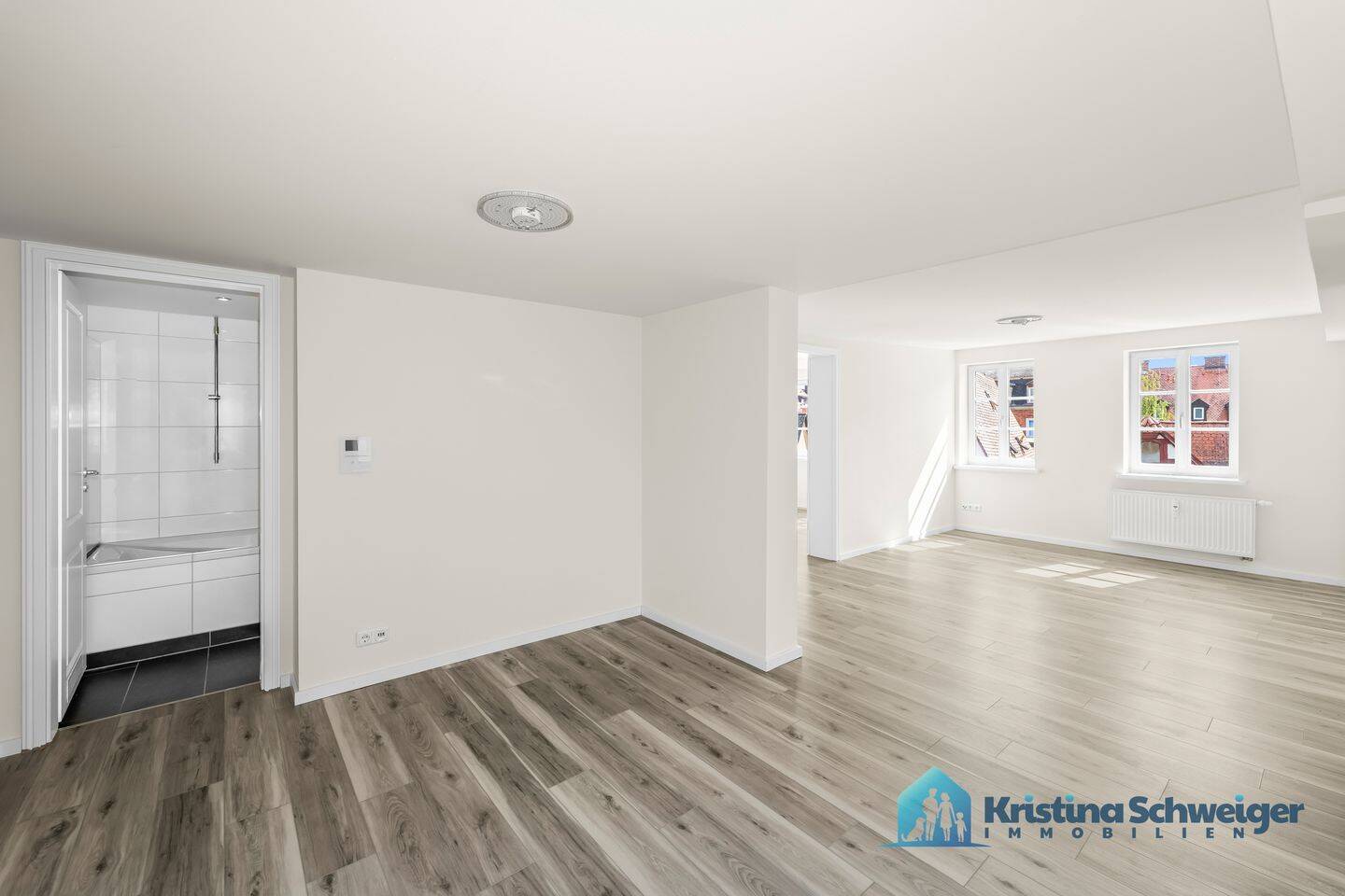 Im Herzen der Innenstadt & leerstehend! Renovierte 2 Zimmer-Whg. in kernsaniertem Haus