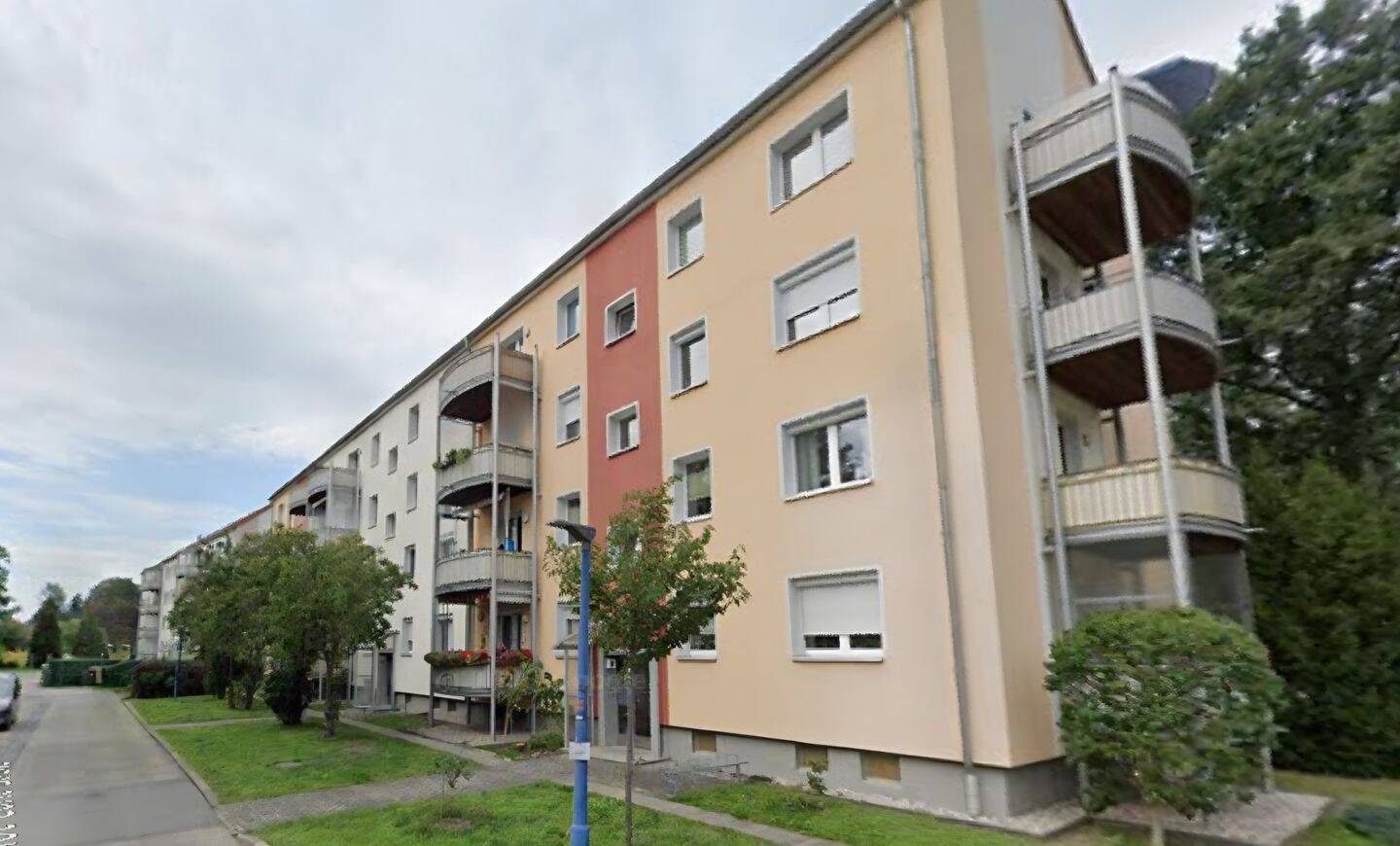 Schöne 3-Raum-Wohnung in grüner Lage mit Balkon & Stellplatz, 2977 Hoyerswerda