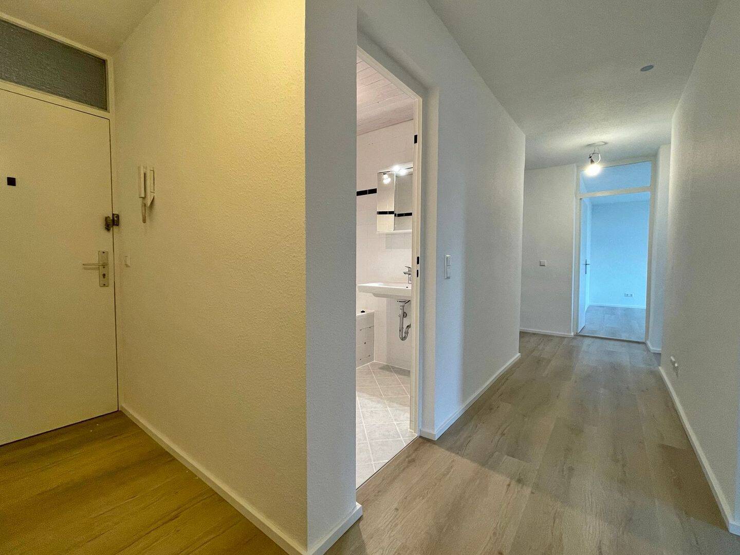 Helle 3-Zimmer-Wohnung mit großem Südbalkon – renoviert & top angebunden – Ulm-Böfingen, 89075 Ulm (Böfingen Eselsberg Mitte Oststadt Söflingen)