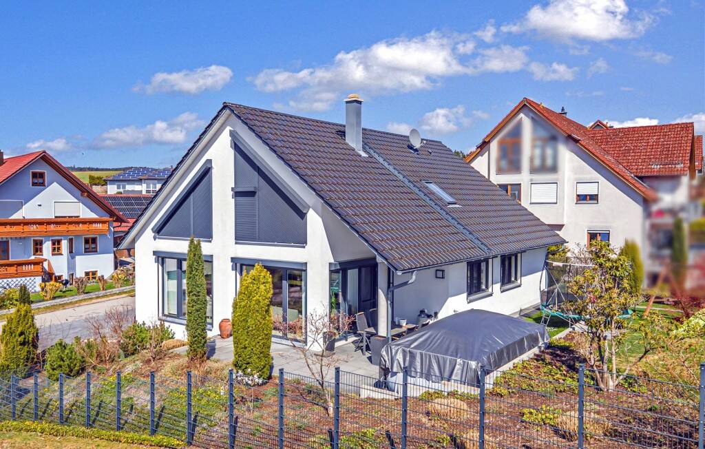 Top gepflegt: Neuwertiges Architektenhaus mit Galerie, Doppelgarage und großem Grundstück, 92533 Wernberg-Köblitz