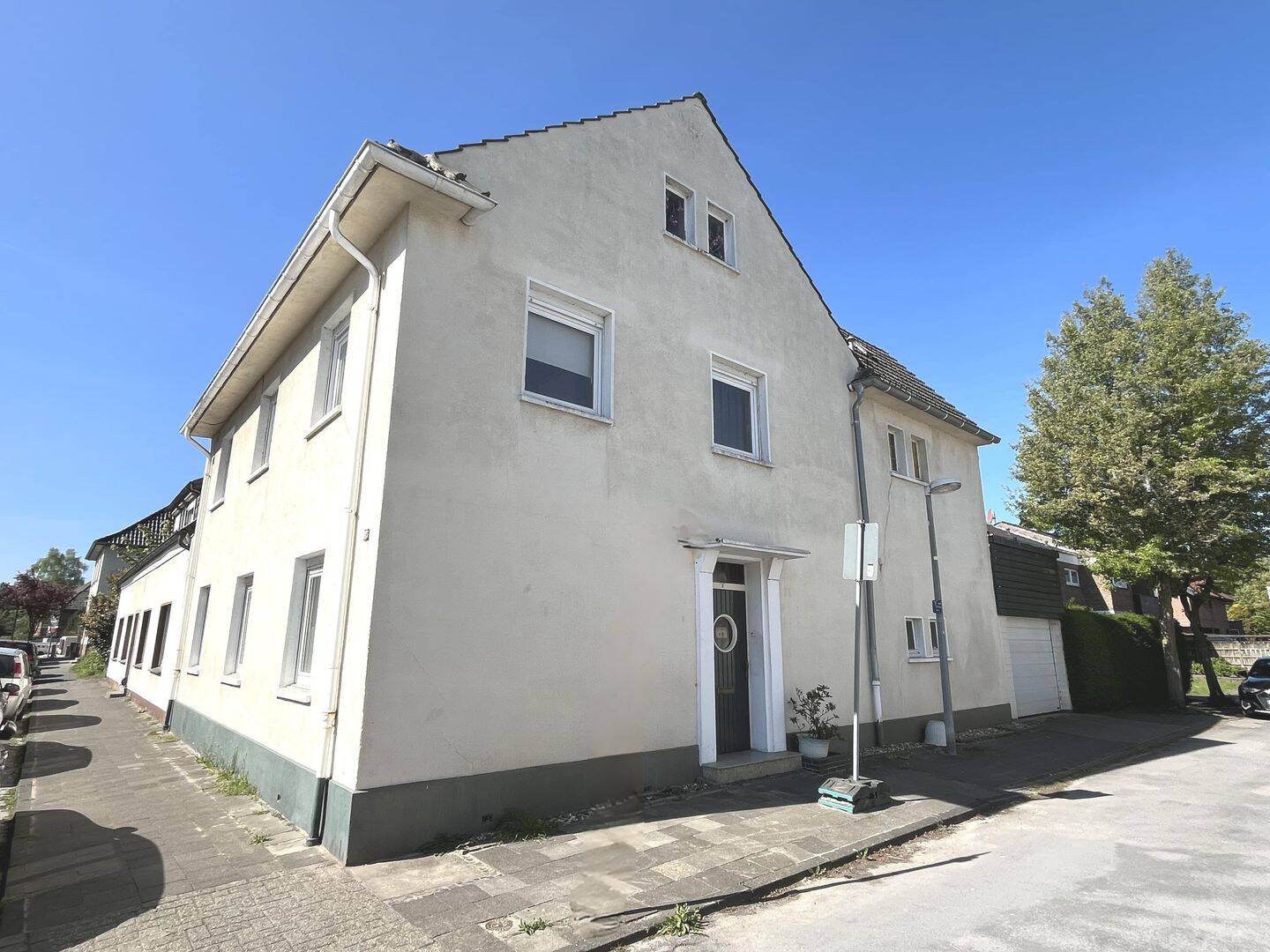 Ein-/ Zweifamilienhaus mit Garten und Garage in Gronau, 48599 Gronau (Westf.)