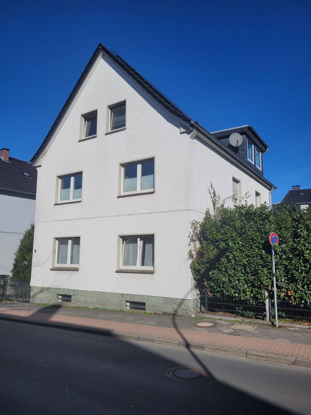 Saniertes Zweifamilienhaus mit Pool & Garten, 59555 Lippstadt