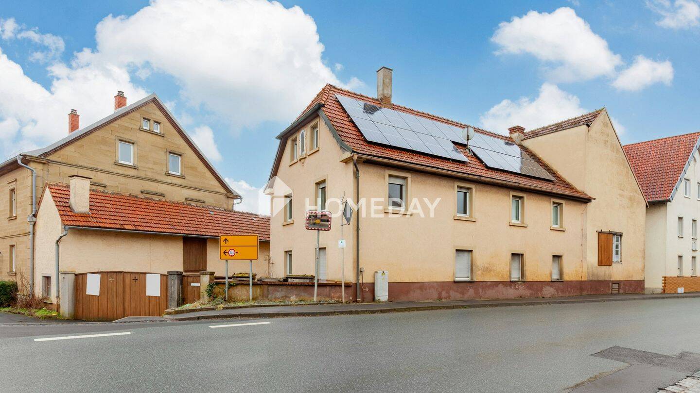 Großzügiges Zweifamilienhaus mit Scheune, Werkstatt und Ausbaureserve, 97241 Bergtheim