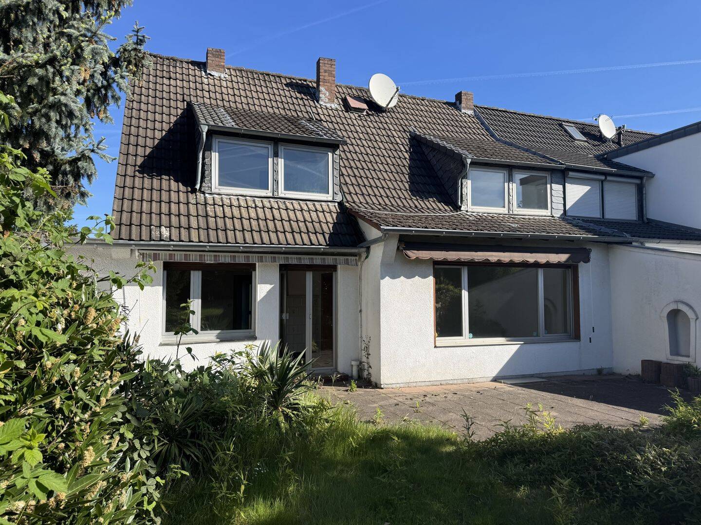 Sanierungsbedürftige Doppelhaushälfte mit Traumgrundstück, 40468 Düsseldorf (Derendorf Golzheim Lichtenbroich Stockum Unterrath)