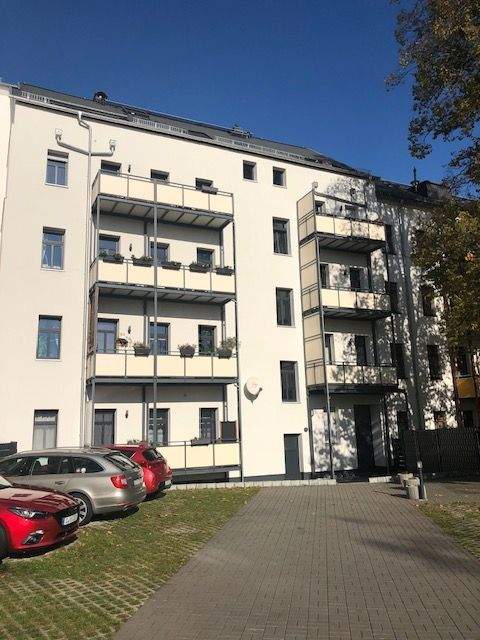 Moderne 4-Raum-Wohnung mit großem Balkon und Fahrstuhl zu vermieten! Eigener Parkplatz im Hof!, 9113 Chemnitz