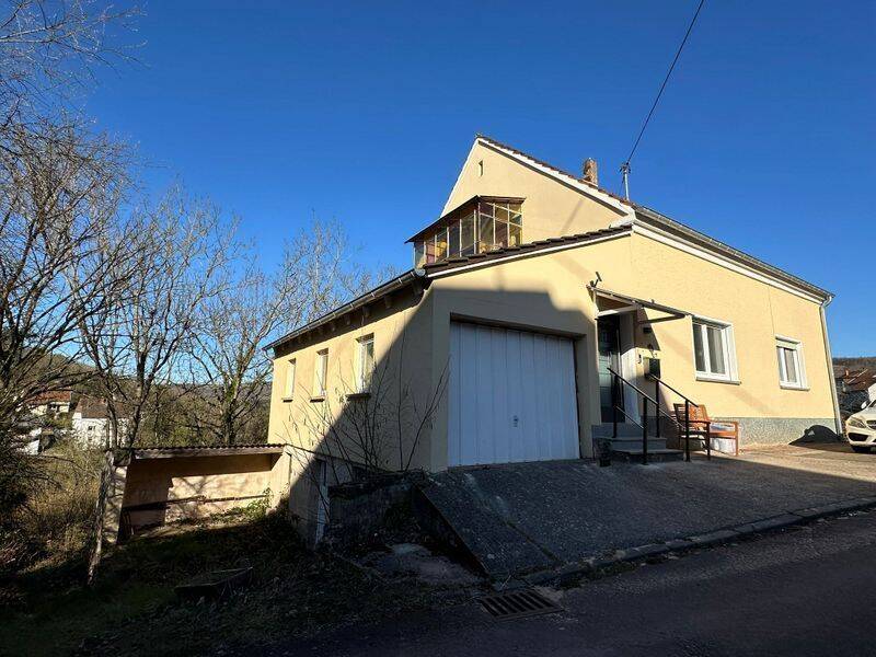 Platz, Ruhe & Aussicht: renoviertes Einfamilienhaus in Taben-Rodt, 54441 Taben-Rodt