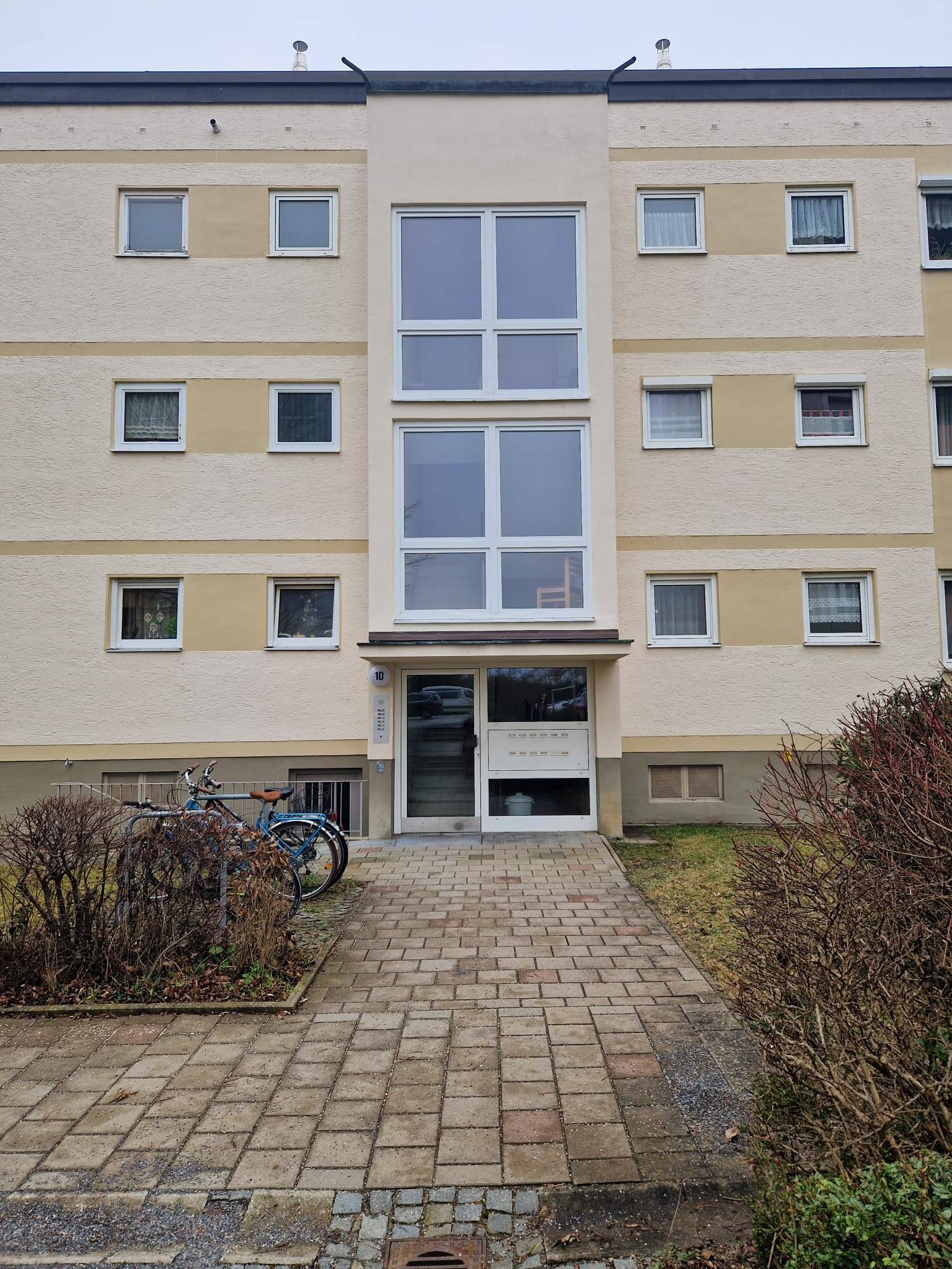 Helle 2.-OG-Wohnung mit Balkon & Einbauküche – Westenviertel Regensburg, 93049 Regensburg (Großprüfening-Dechbetten-Königswiesen Innenstadt Westenviertel)