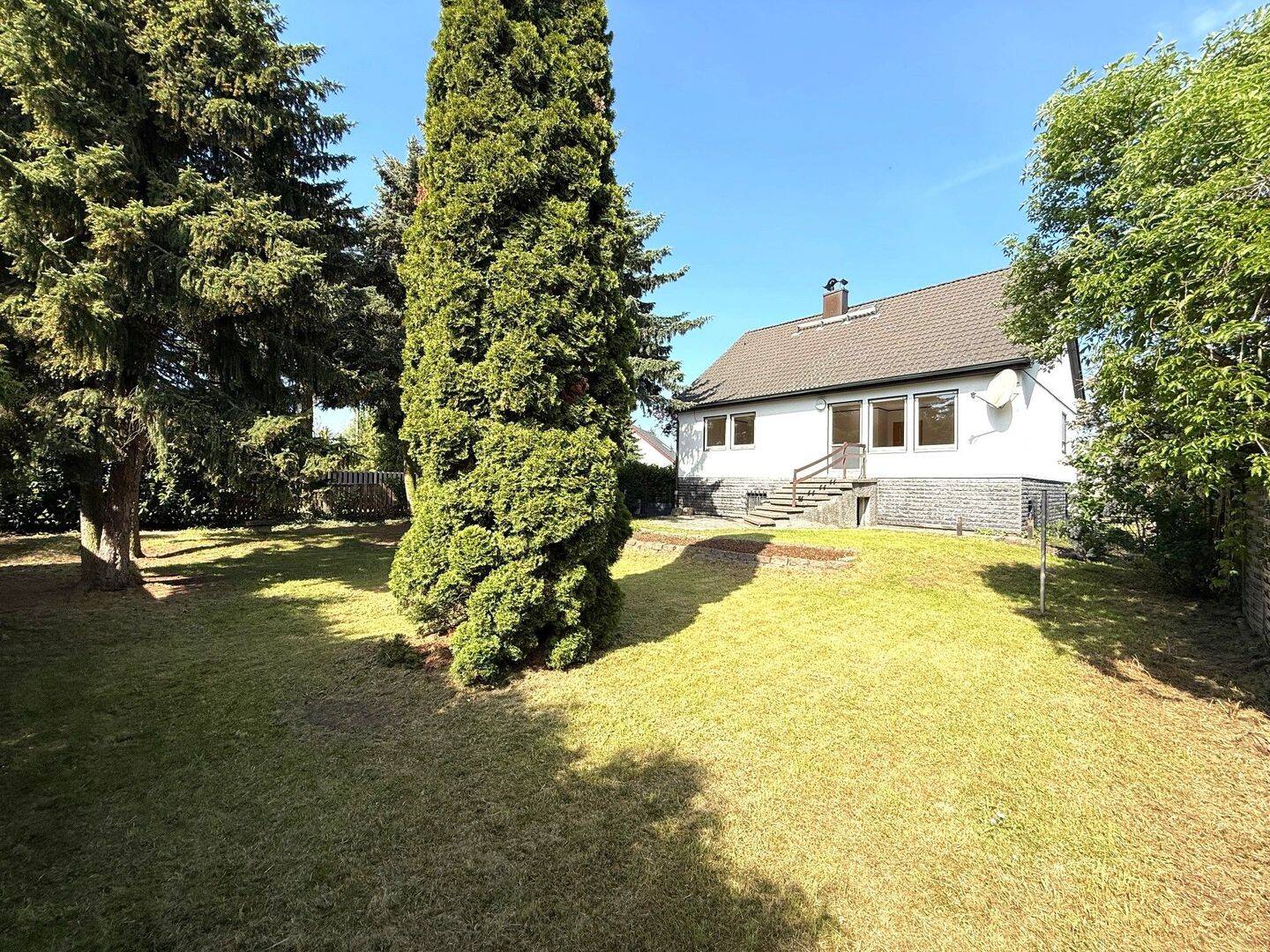Geräumiges Einfamilienhaus mit Garage und privatem Garten, 13127 Berlin (Pankow)