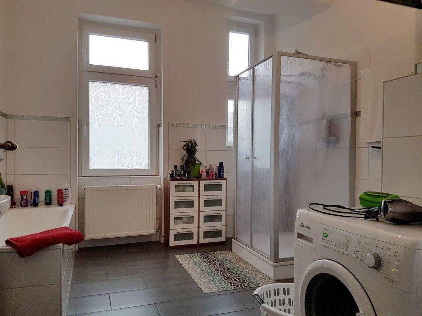 Hochwertig sanierte Altbau-Wohnung mit Einbauküche und Tageslichtbad, 60489 Frankfurt am Main (Rödelheim)