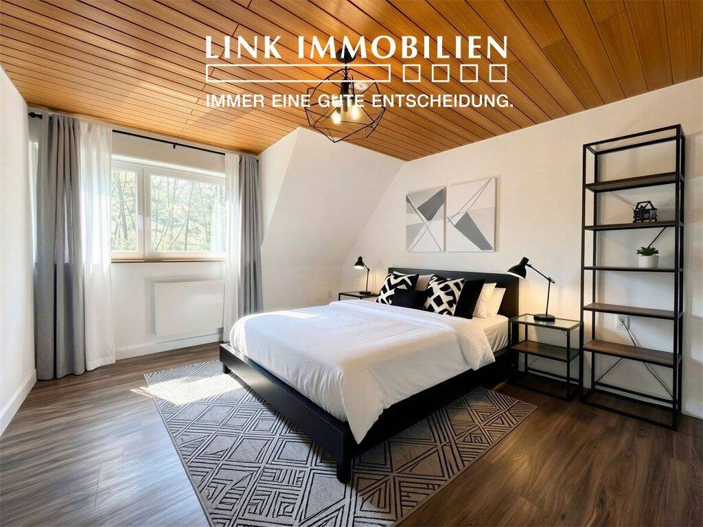 Erstbezug nach Kernsanierung: Schöne 4-Zi.-Dachgeschosswohnung in zentraler Lage, 70329 Stuttgart (Hedelfingen Obertürkheim Rohracker Uhlbach)