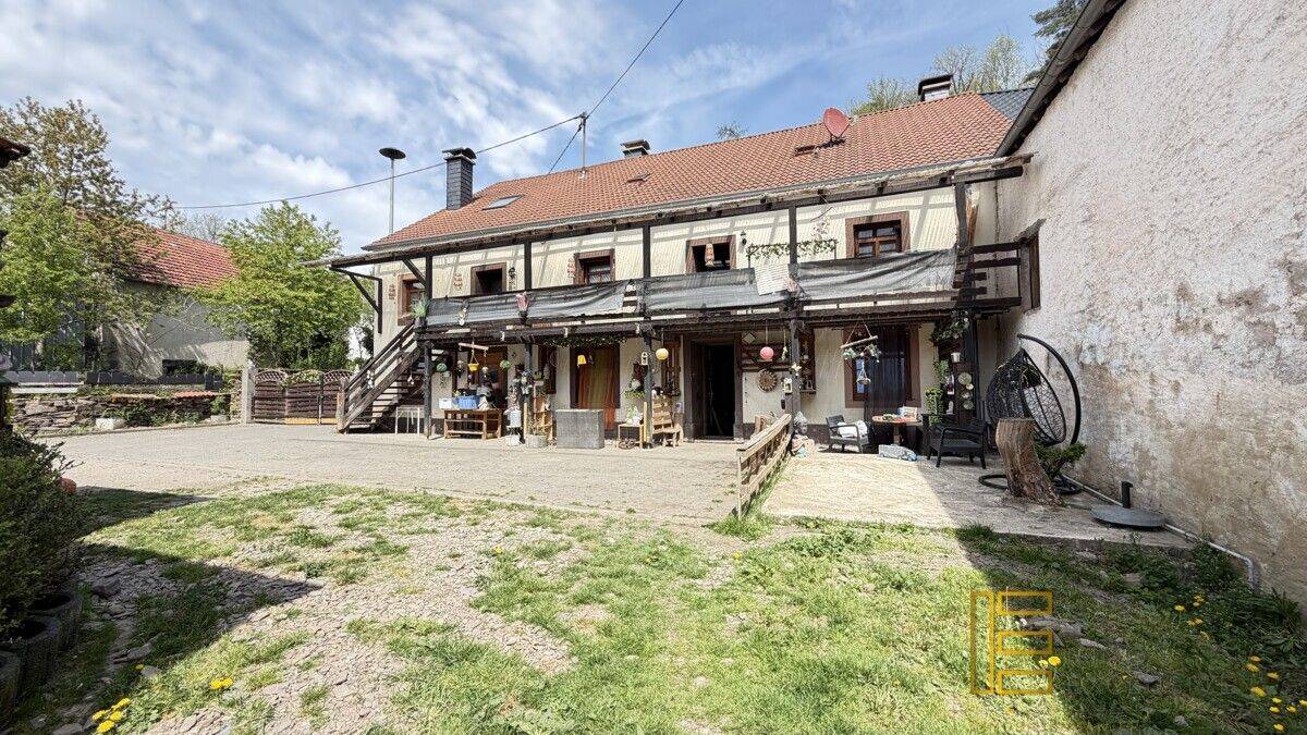 Großzügiges Anwesen für Pferdehaltung mit Wohnhaus, Stallungen und Weideflächen, 54673 Gemünd