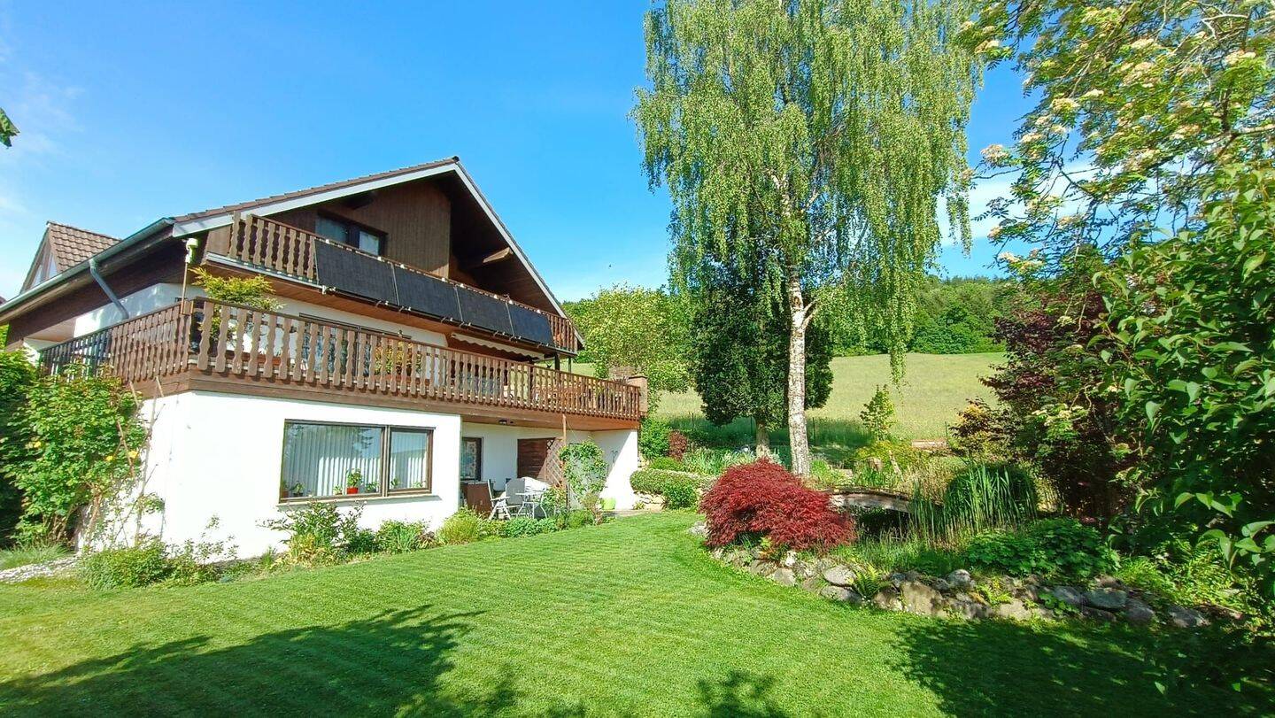 Großzügiges Einfamilienhaus mit separater Einliegerwhg. und spektakulärer Sicht auf die Alpen und den Hegau, 78355 Hohenfels