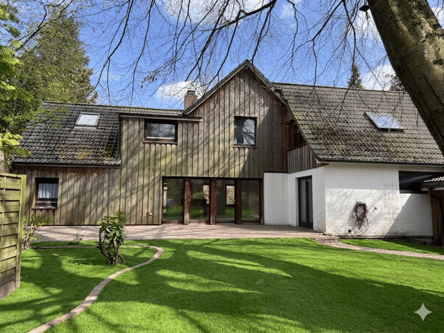 Traumhaft eingewachsenes, lichtdurchflutetes Einfamilienhaus mit großem Garten und Garage zu verkaufen, 22927 Großhansdorf