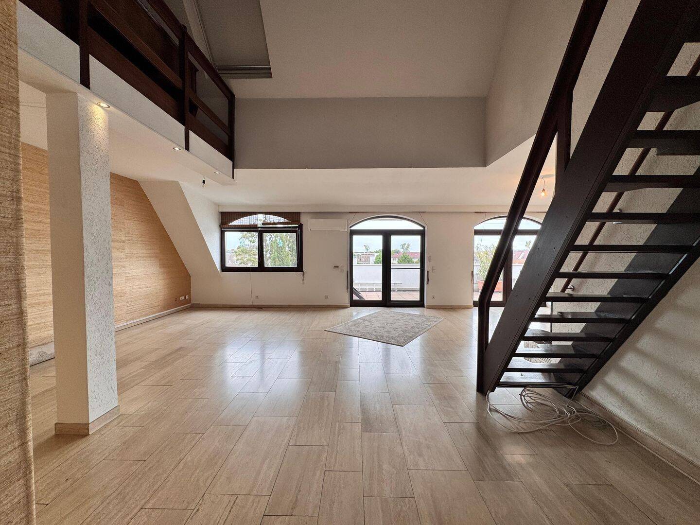 Großzügige 4-Zimmer-Maisonettewohnung mit Kamin, Dachterrasse, Klimaanlage und Aufzug – befristet, 50827 Köln (Ehrenfeld Bickendorf Neuehrenfeld Ossendorf)