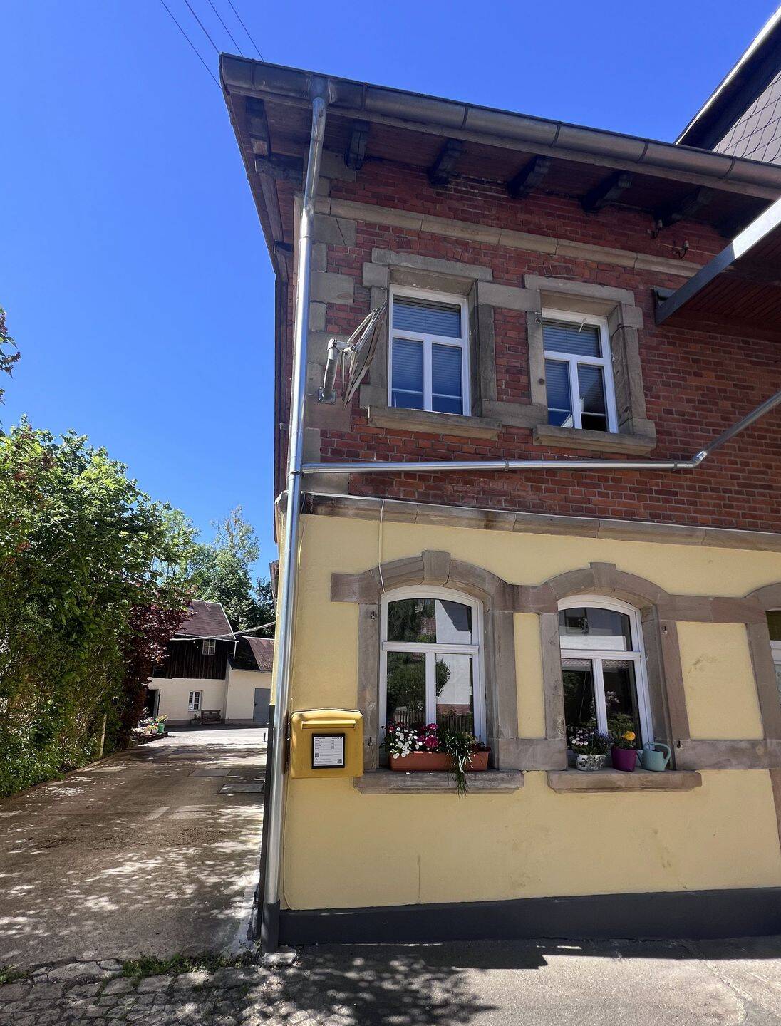 Helle Maisonettewohnung über 3 Etagen in historischem Gebäude – Nähe Bayreuth, ruhig am Wasser gelegen, 95466 Weidenberg