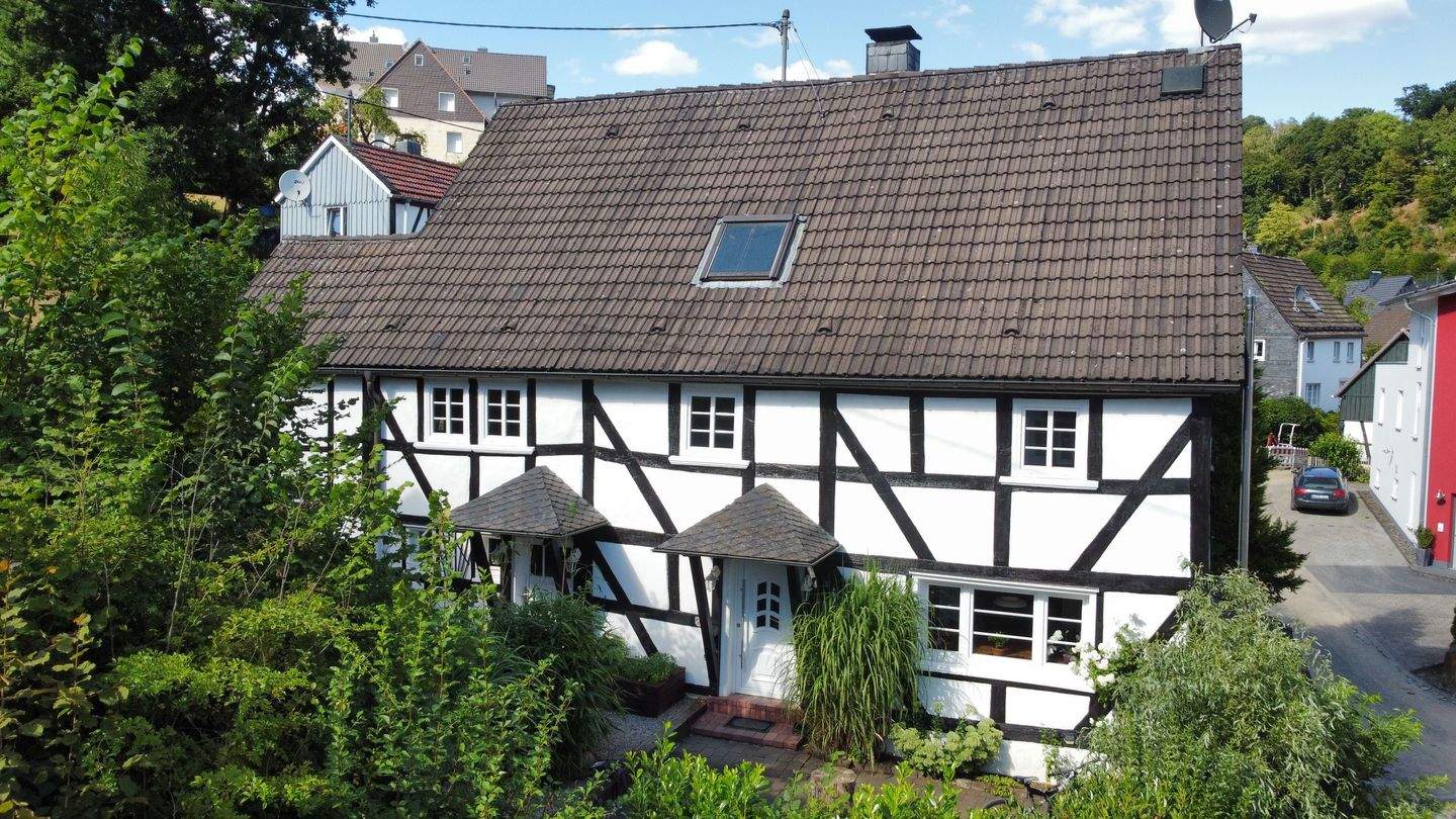Historisches Fachwerkensemble im Herzen von Gummersbach – Einfamilienhaus mit separatem Gästehaus, 51643 Gummersbach