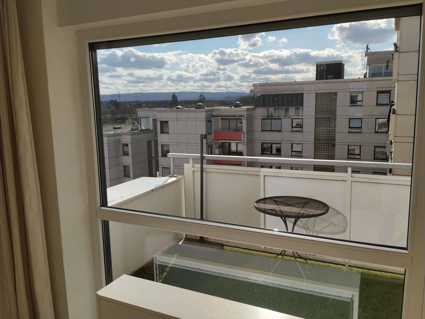 gepflegte Dreizimmerwohnung mit schöner Aussicht über Stadt und Eifel., 52353 Düren