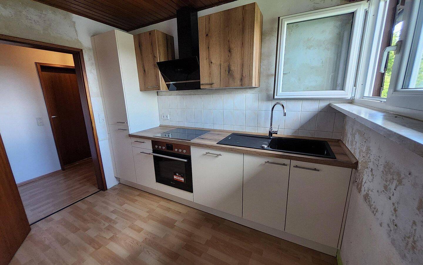 Sonnige 3-Zimmer-Wohnung mit EBK, Balkon, Keller, Garage und Stellplatz, 55494 Dichtelbach