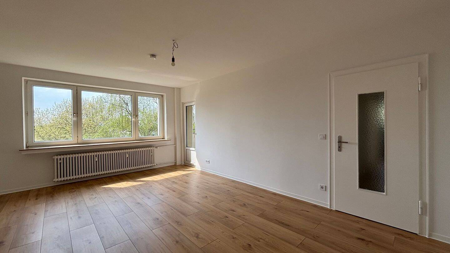 Helle 3-Zimmer-Wohnung mit Balkon! Komplett renoviert!, 45527 Hattingen