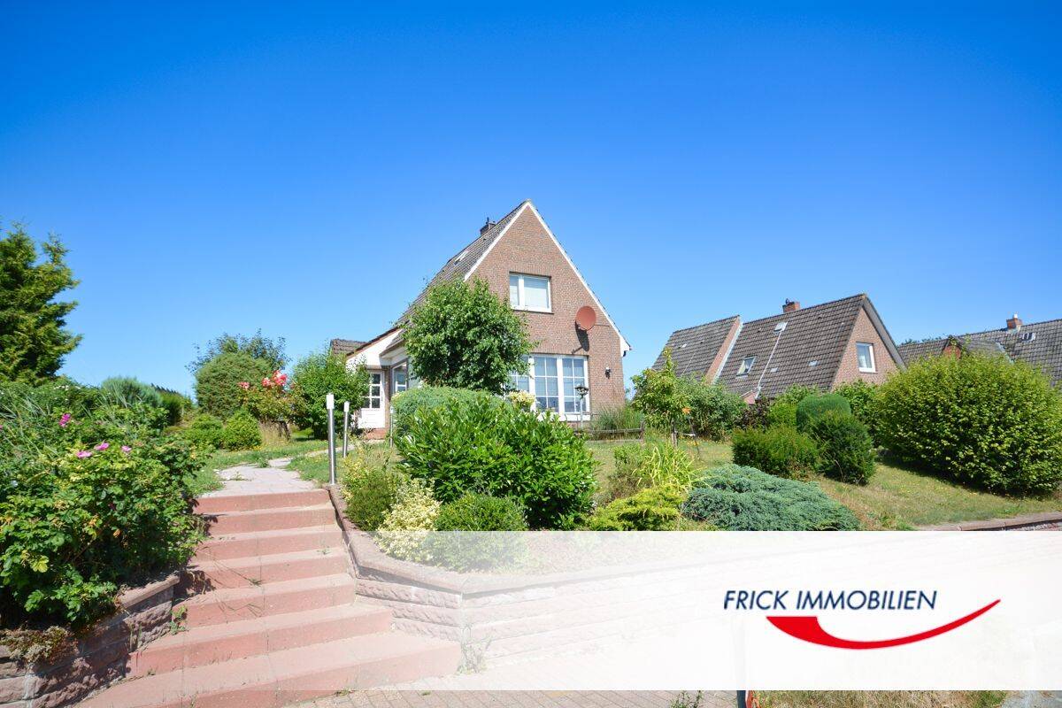 Einfamilienhaus mit Garten, Garage und Teilkeller in Feldrandlage, 23623 Ahrensbök