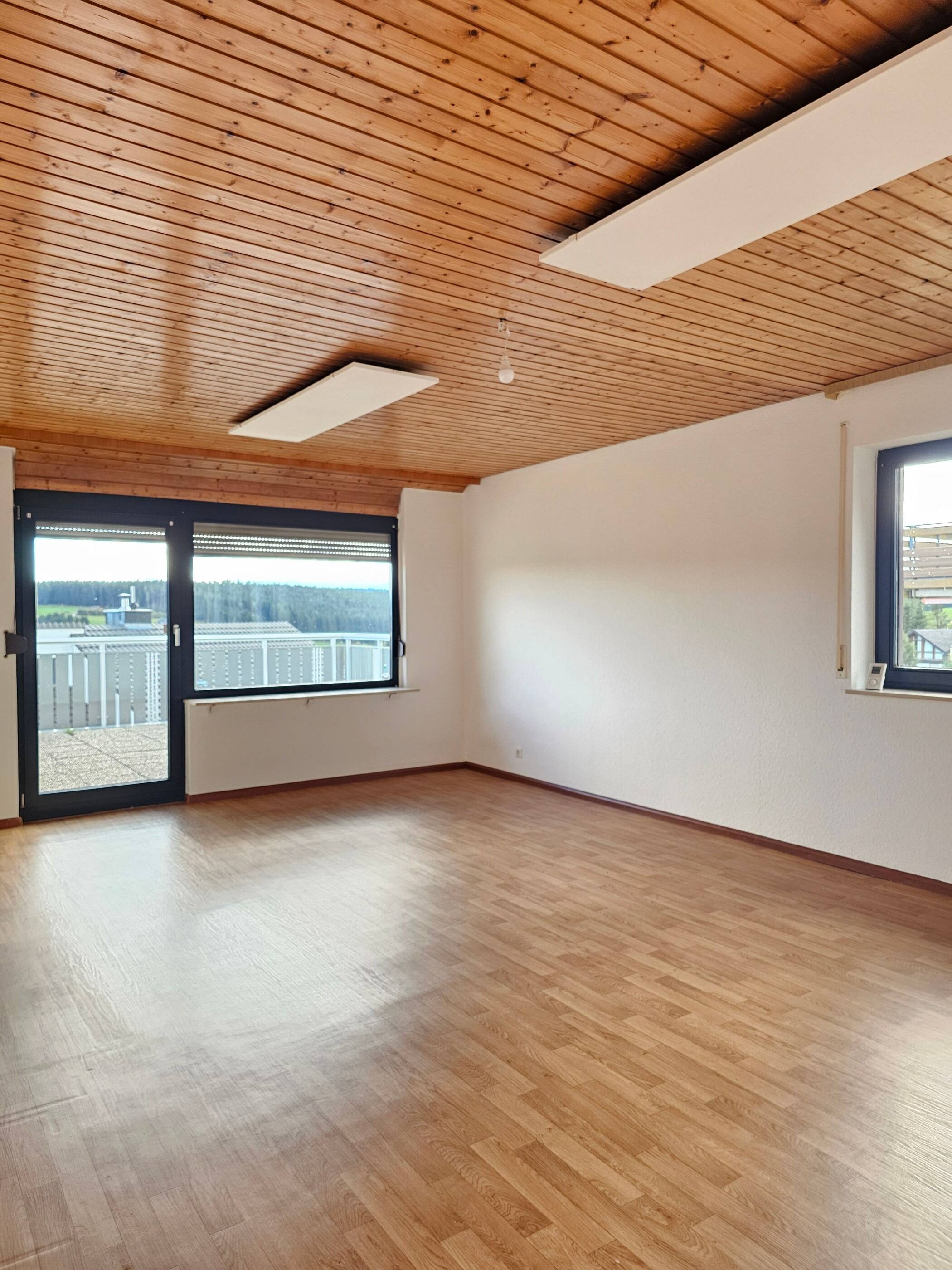 3-Zimmer-Wohnung mit Balkon, Küche und Garage, 78089 Unterkirnach