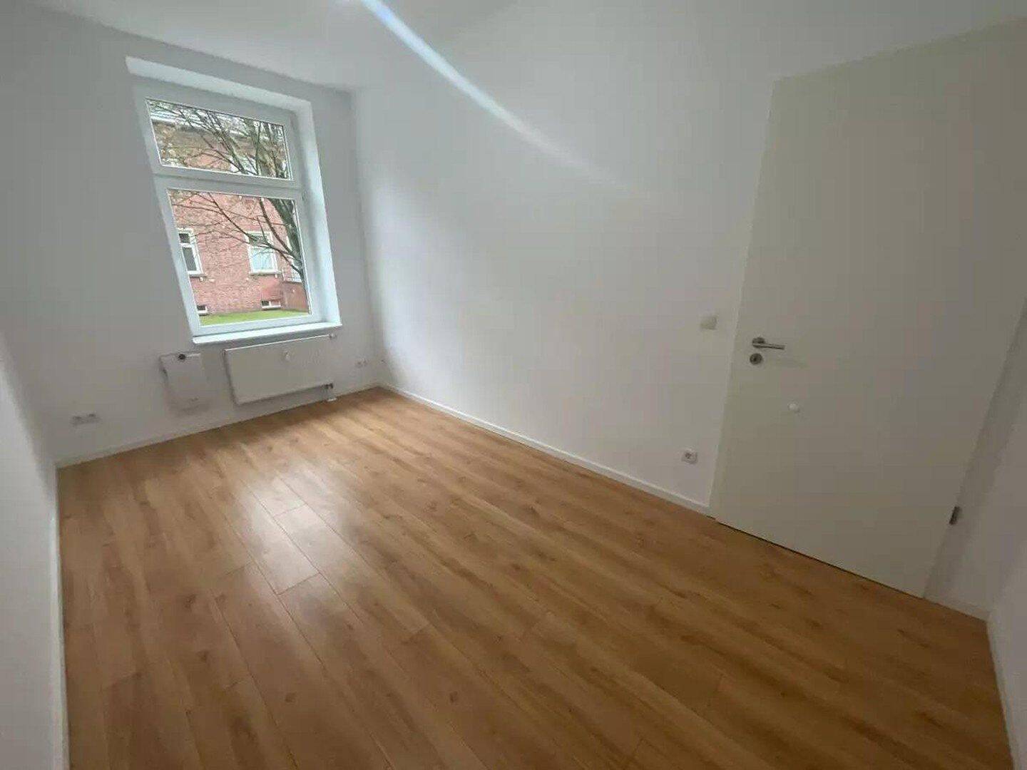 Hochparterre-Wohung mit großzügiger Wohnküche und Balkon, 23554 Lübeck (Innenstadt Sankt Lorenz Nord Sankt Lorenz Süd)