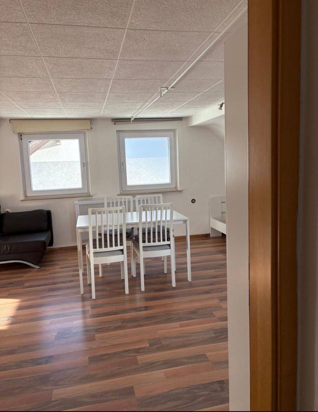 Möblierte-2-Zimmer-DG-Wohnung für Singles oder Paare in Filderstadt (Bernhausen) zentrale Lage (nähe S-Bahn), 70794 Filderstadt