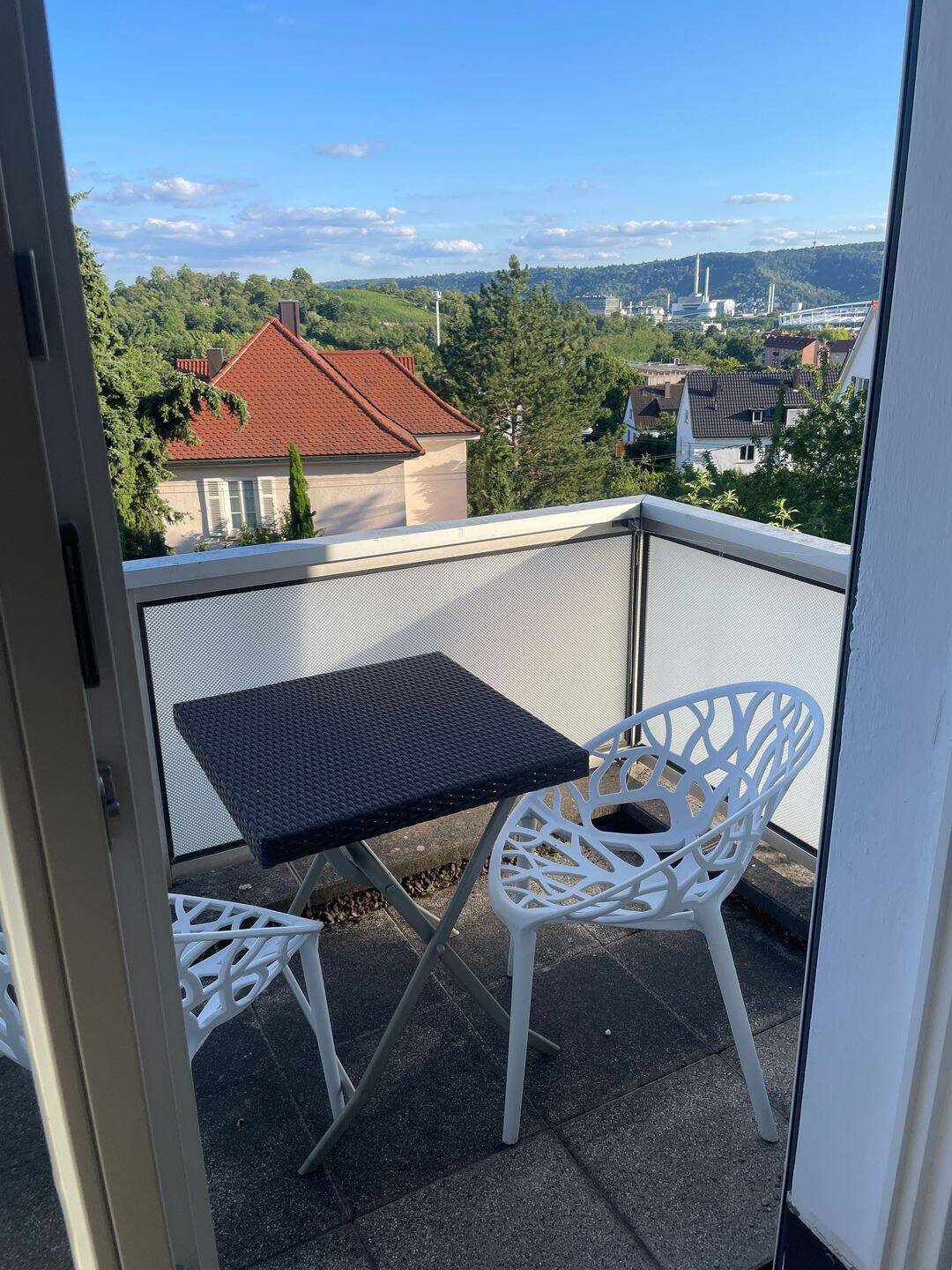 Helle 4-Zimmer Wohnung mit Traumblick und eigenem Garten, 70374 Stuttgart (Bad Cannstatt Sommerrain)