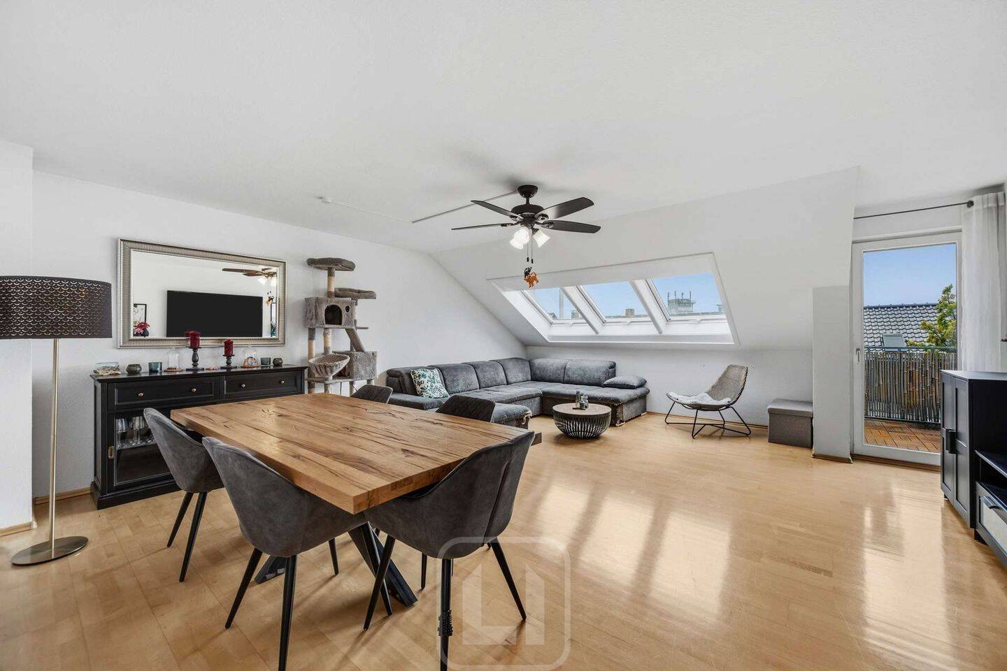 Lichtdurchflutetes Wohngefühl mit Loft-Flair | Loggia | Fußbodenheizung | Tiefgarage, 70439 Stuttgart (Neuwirtshaus Stammheim Zuffenhausen)