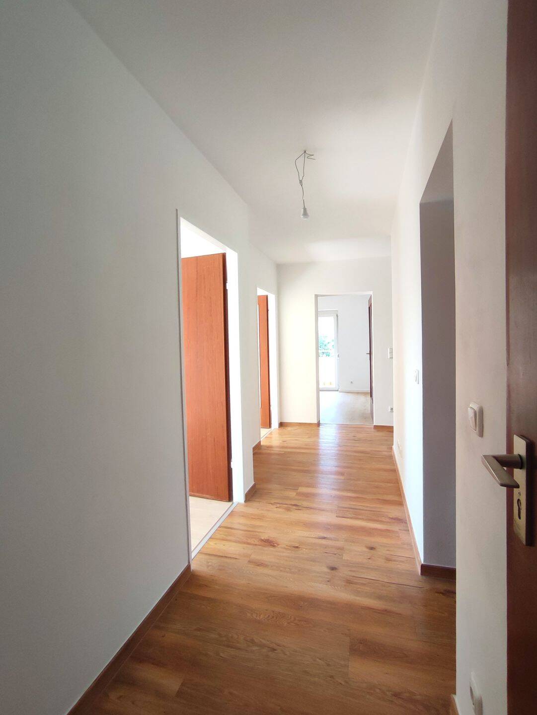 Frisch renovierte 3-Zimmer Wohnung mit Bergblick Balkon und Garage in ruhiger
Lage, 83022 Rosenheim (Happing Innenstadt Ost Süd West)