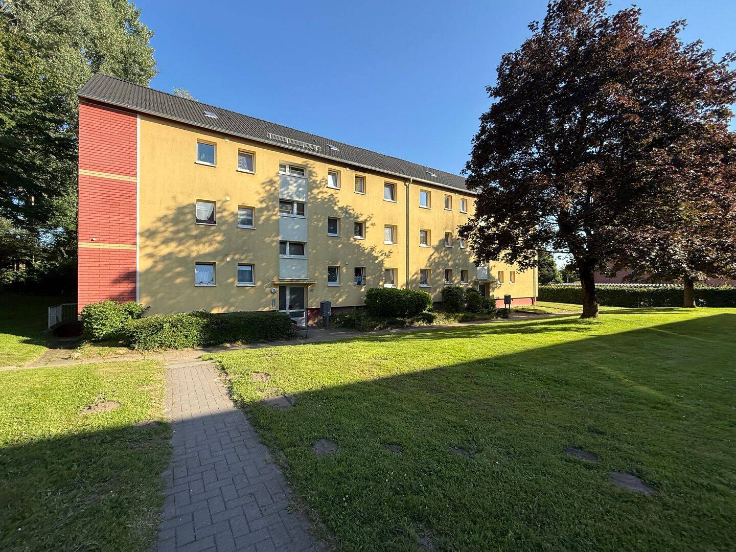 Einziehen und Wohlfühlen – Helle 3-Zimmer-Wohnung mit Einbauküche und Balkon, 24944 Flensburg (Fruerlund Mürwik)