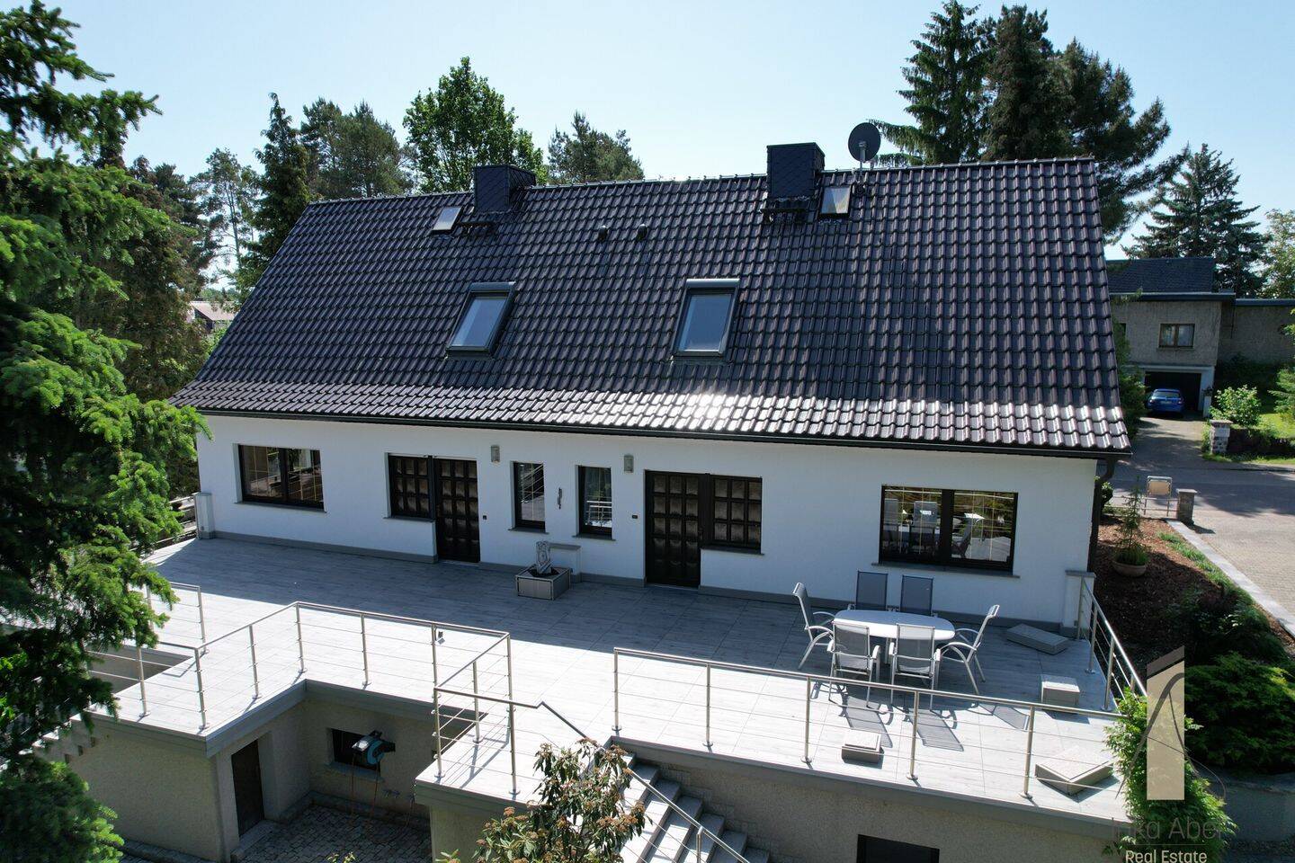 Ein Doppelhaus zum Verlieben!  Mit Teich, Garage und großer Terrasse. Preis pro DHH: 399.500,00 €, 39175 Biederitz