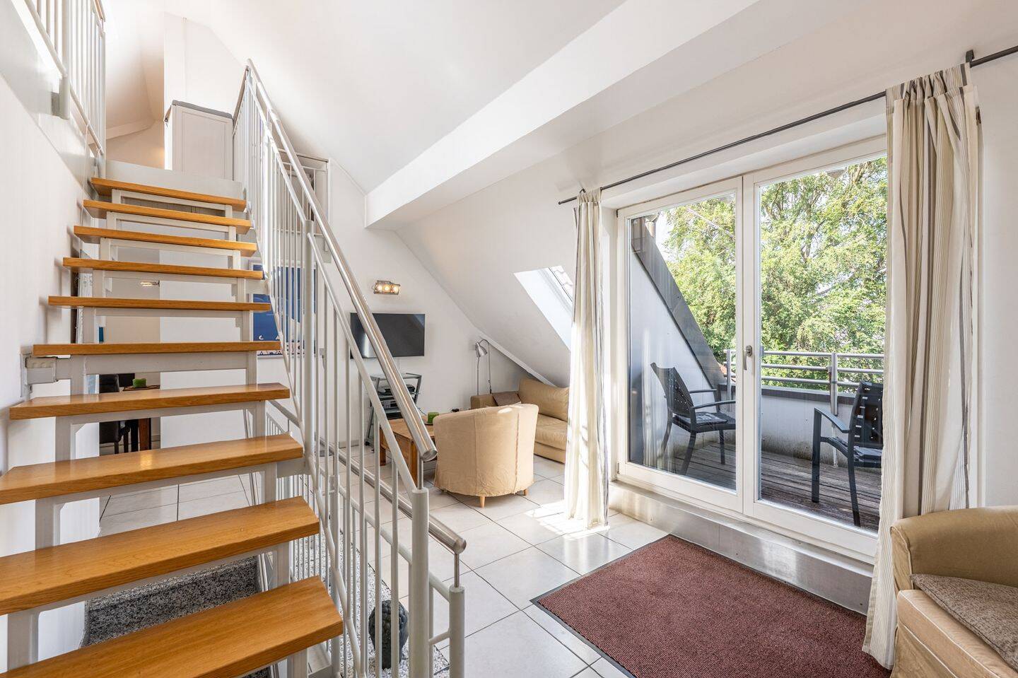 AIGNER – Außergewöhnliche Maisonette mit Galerie, zwei Balkonen und Parkplatz, 80687 München (Laim Pasing-Obermenzing)