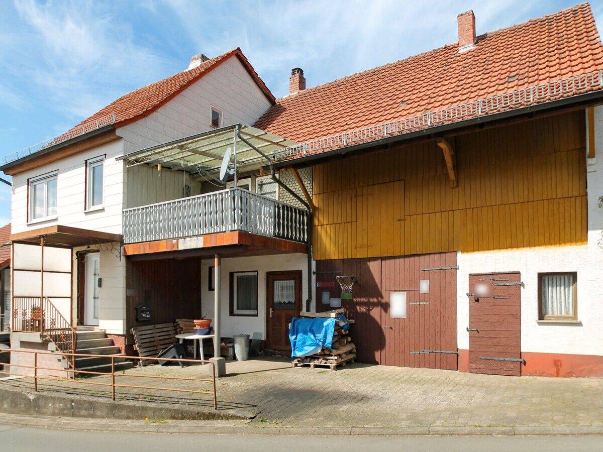 Zum individuellen sanieren: Einfamilienhaus mit Werkstatt in Breitenbach, 36381 Schlüchtern