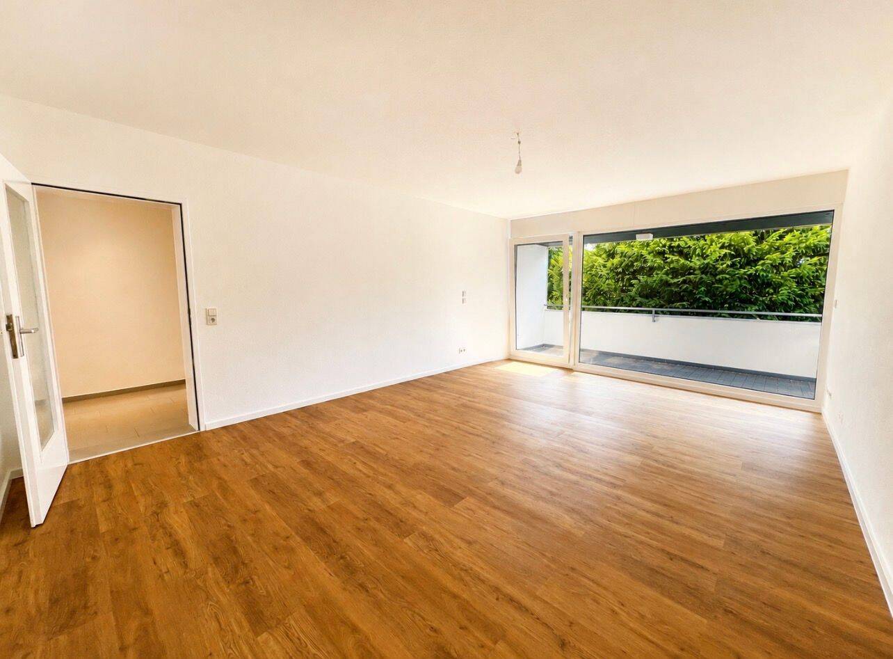 SB. Rotenbühl- Helle, großzügige 4ZKB-Wohnung mit Südwestbalkon. Erstbezug nach Komplettrenovierung., 66123 Saarbrücken
