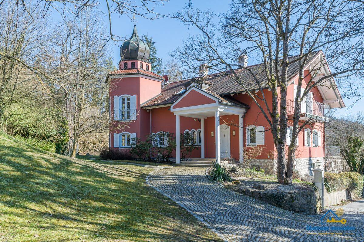 Rarität in idyllischer Lage: Exklusives Einfamilienhaus mit außergewöhnlicher Architektur, 93152 Nittendorf