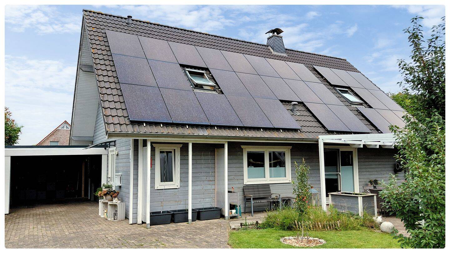 Niedrigenergiehaus mit PV-Anlage auf ca. 800 qm in Sievern, 27607 Geestland